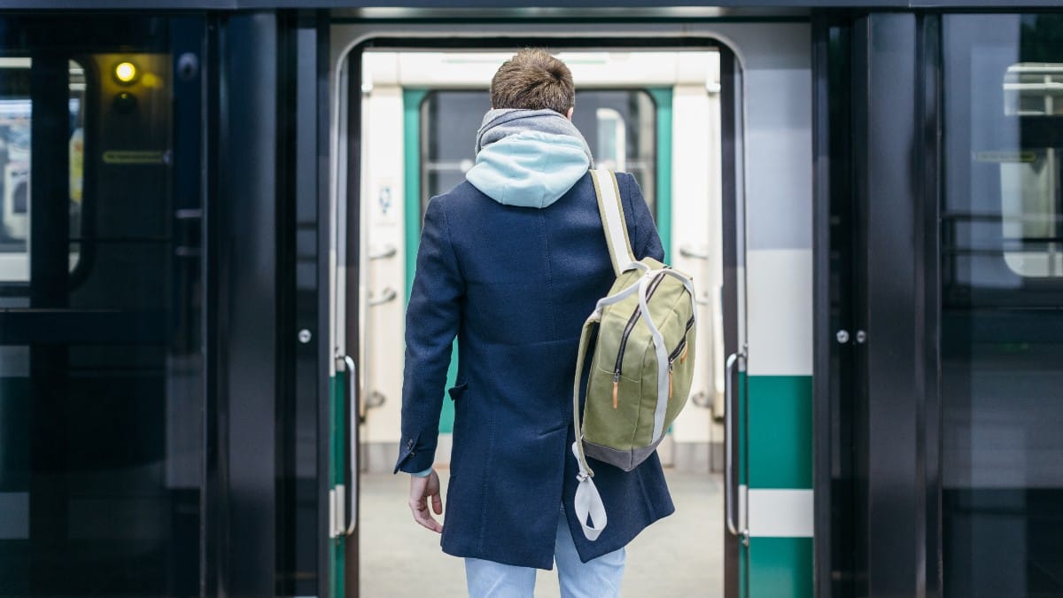 Lo scioccante ritrovamento nello zaino alla stazione ferroviaria lascia il personale incredulo