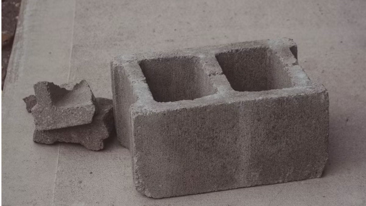 I soccorritori demoliscono un blocco di cemento: non erano pronti a quello che ci hanno trovato dentro