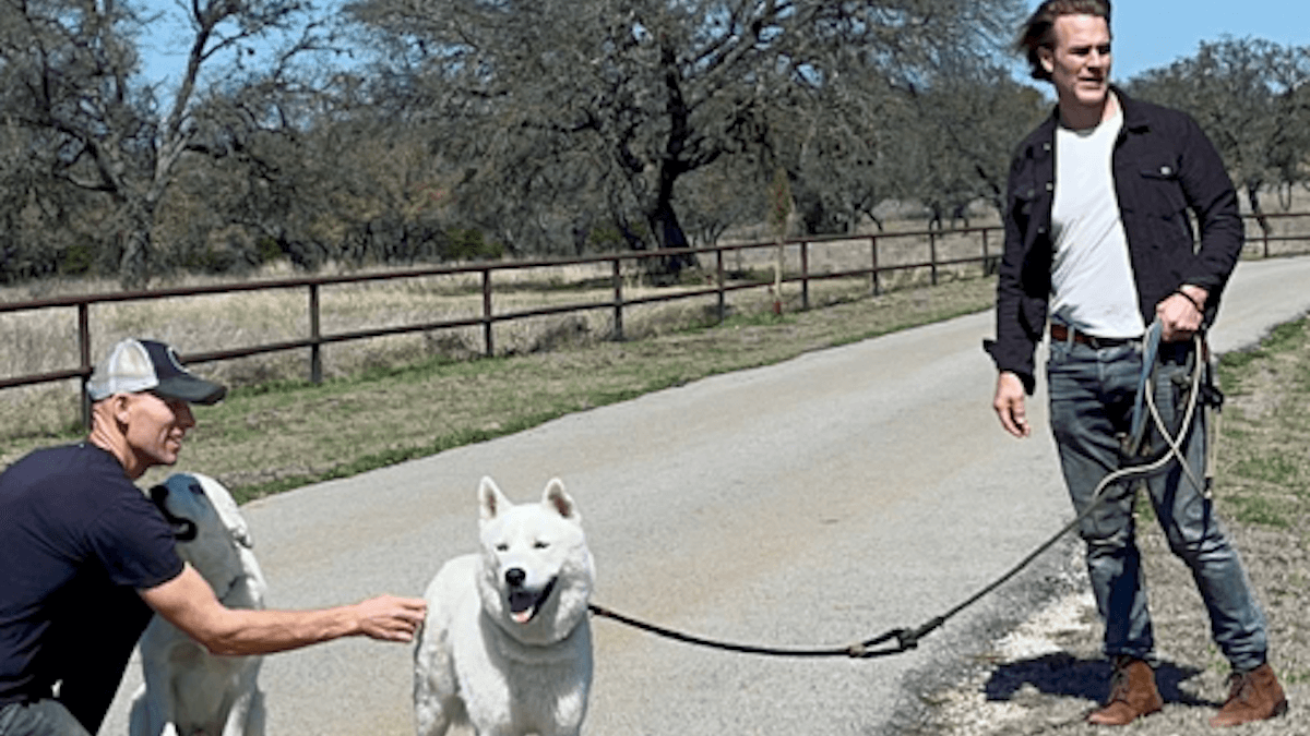 Addio a James Van Der Beek: il suo amore per i cani adottati resta un esempio