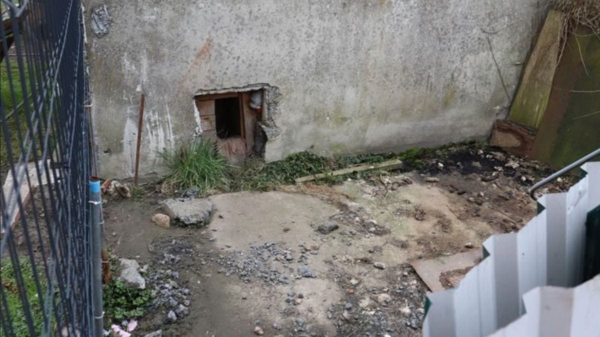 Intervento della polizia: un dramma si consuma dietro questa recinzione