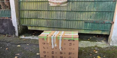 Zugeklebter IKEA-Karton