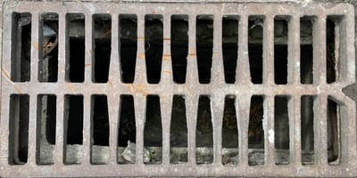 Abwasser-Gitterrost