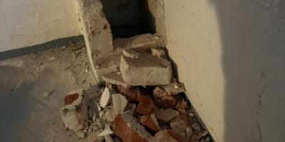 Blick in den aufgestemmten Lüftungsschacht