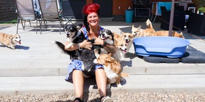 Corgi's en hun baasjes verzamelen zich voor een waar spektakel