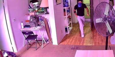 Eine Kamera filmt den Einbrecher