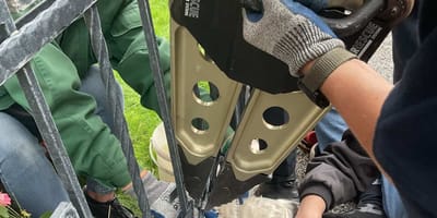 Feuerwehr rettet Hund aus Zaun