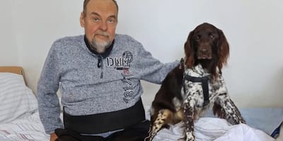 Hunde-Opi Yalk und sein Herrchen