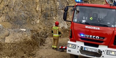 Kielcer Feuerwehrleute retten einen Hund.