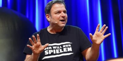 Martin Rütter knöpft sich Jennifer Iglesias vor