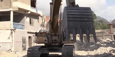 Miracle sous les décombres