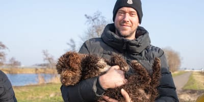 Rico met de weggelopen hond Xavi die uiteindelijk weer werd gevonden