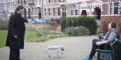 Robot hond zorgt voor verbaasde blikken in Den Haag