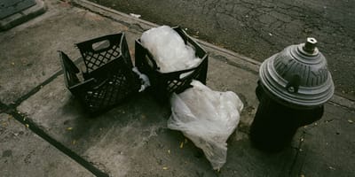 Plastiktüte auf der Straße