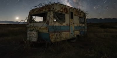 Seltsame Geräusche aus altem Wohnwagen