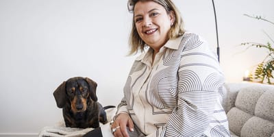 Teckel Sir Jerom en baasje Kathleen Govaers