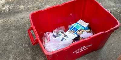 Ein verlassener Gartenbehälter