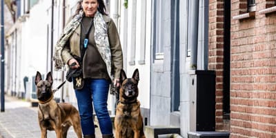 Yolande met haar honden Harrie en Storm