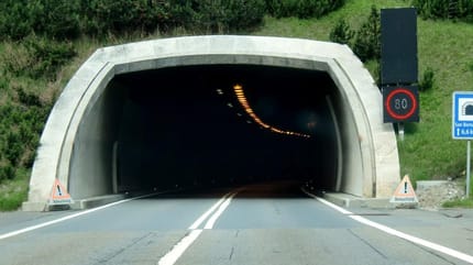 Einfahrt in den San-Bernardino-Tunnel