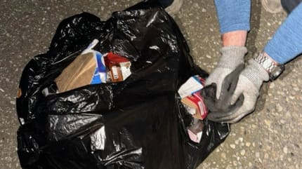 Abbandono in un sacchetto della spazzatura