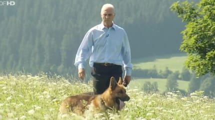 Franz Beckenbauer liebt Hunde