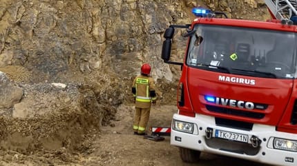 Kielcer Feuerwehrleute retten einen Hund.