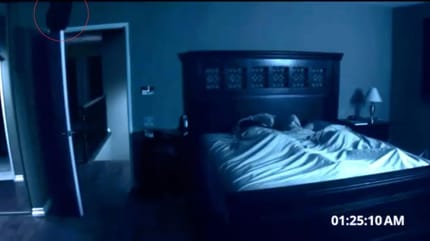 Obraz z kamery monitorującej sypialni