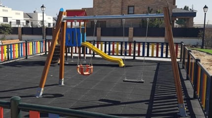 Spielplatz mit Rutsche