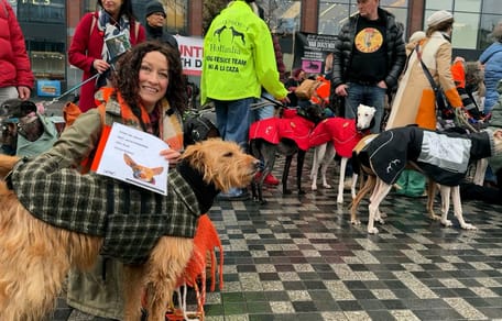 100 Spaanse jachthonden in binnenstad Utrecht als protest