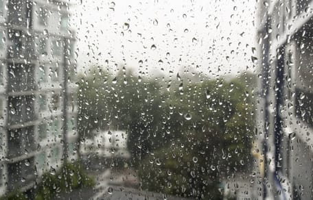 venatana con lluvia