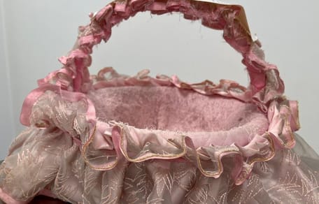 Korb mit rosa Bezug