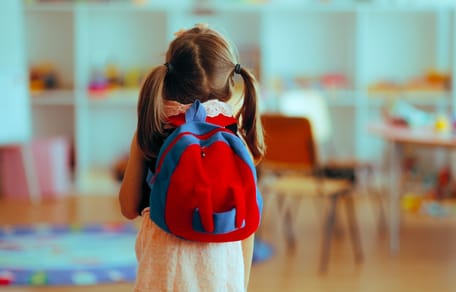 Dos bultos en una mochila