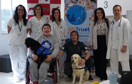 Alianza-Purina-Terapia-Animal-atencion-sanitaria-con-perros