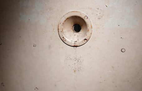 Alte Tür mit einem Spion