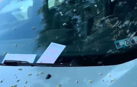 Notas en el parabrisas