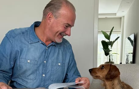 Barendrechtse teckel Pip krijgt na moeilijke start eigen kinderboek