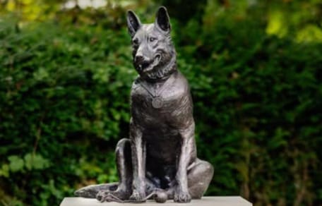 Bronze statue of German Shepherd