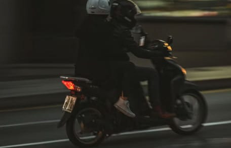 Zwei Motorradfahrer