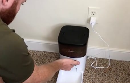 Automatic food dispenser