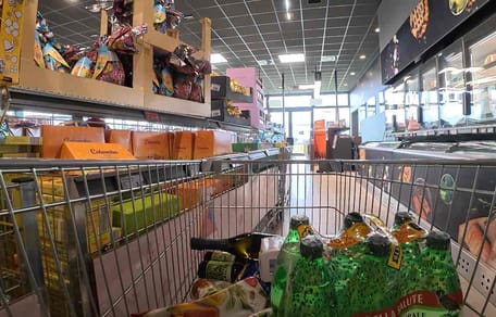 Einkaufswagen in italienischem Supermarkt