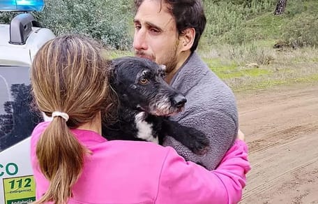 Hond Boro raakte vermist tijdens treinramp, maar is weer herenigd met zijn baasjes