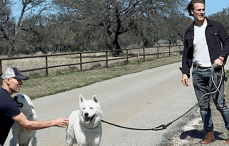 James Van Der Beek col cane