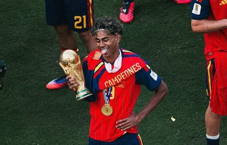 Le secret de Lamine Yamal : avant de gagner la Coupe du monde avec l'Espagne, il a appris à dribbler... avec des chiens !