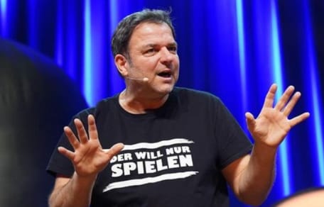 Martin Rütter knöpft sich Jennifer Iglesias vor
