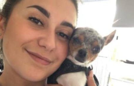 Megan met haar hondje Simba
