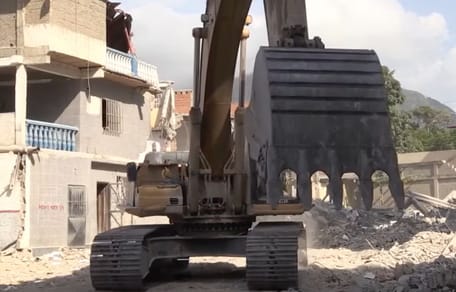 Miracle sous les décombres