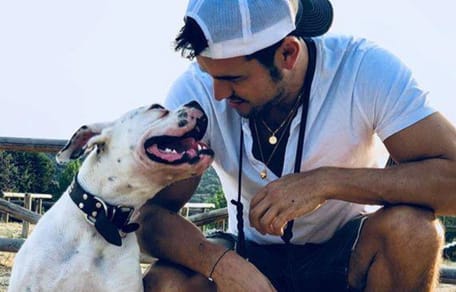 mirada-amor-mario-casas-perra-cora