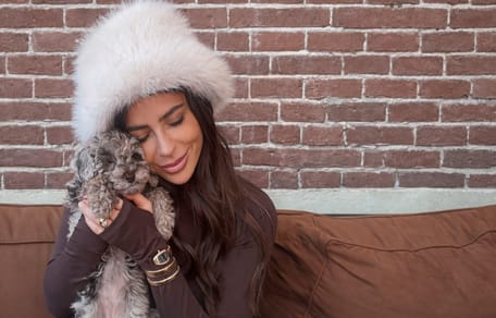 Olcay Gulsen met haar nieuwe pup