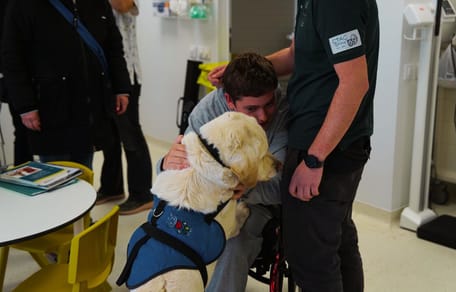 purina-hospital-trueta-terapia-perro-con-niños-paralisis-cerebral