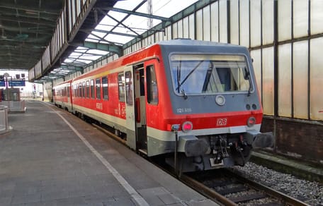 Regionalexpress im Bahnhof