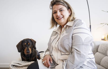 Teckel Sir Jerom en baasje Kathleen Govaers